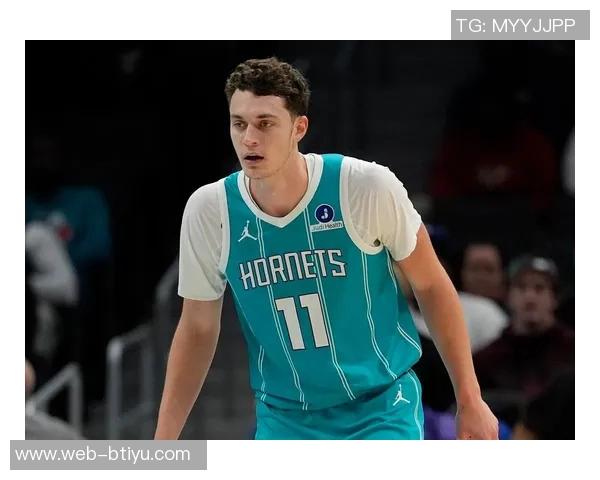 新秀卡尔克布伦纳半场表现抢眼2中2斩获8分3篮板1抢断1盖帽